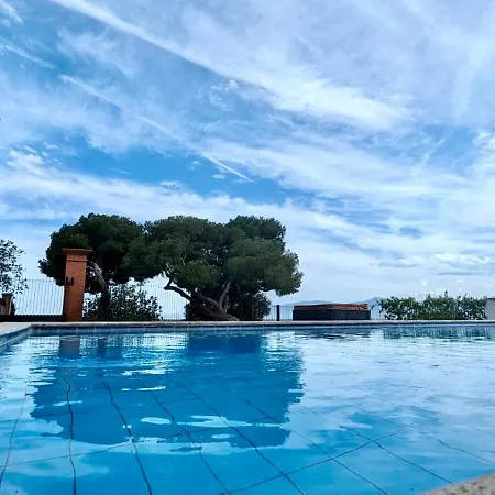Chateau Au Milieu Du Vignoble Avec Piscine A 10 Mn Des Plages Feriehus