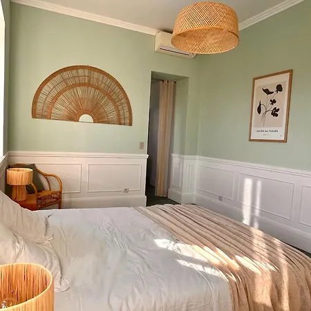 Chateau Au Milieu Du Vignoble Avec Piscine A 10 Mn Des Plages