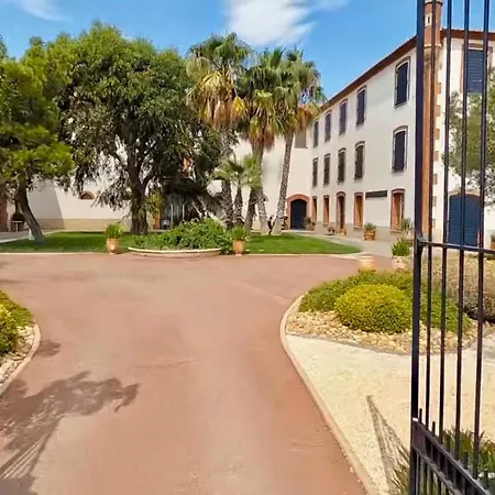 Chateau Au Milieu Du Vignoble Avec Piscine A 10 Mn Des Plages Feriehus