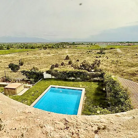 Chateau Au Milieu Du Vignoble Avec Piscine A 10 Mn Des Plages Feriehus Cabestany